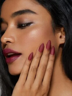 THORNS & ROSES ALMOND